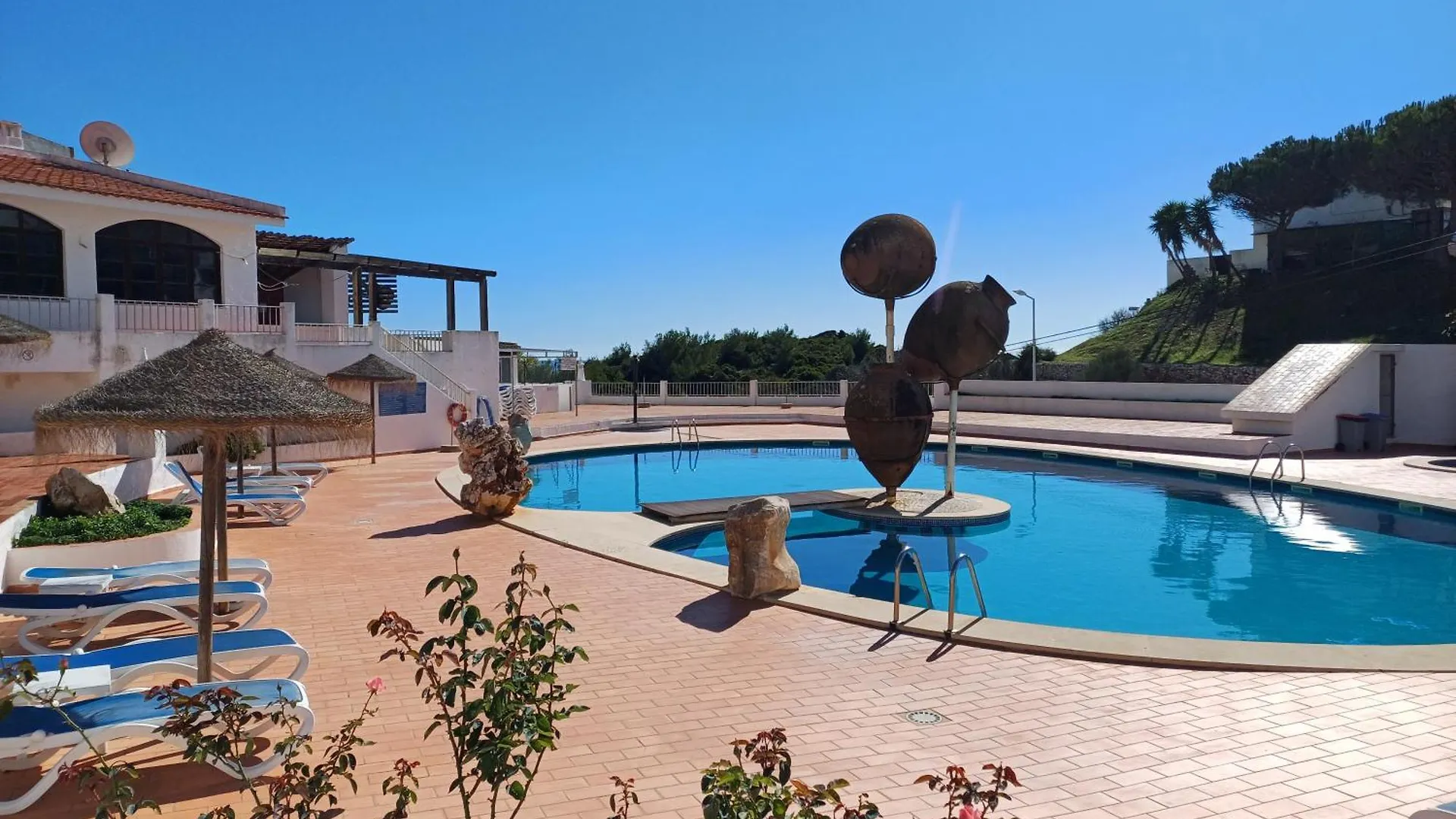 Apartamentos Salema Praia Club